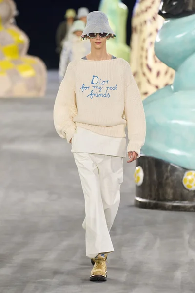Look 24